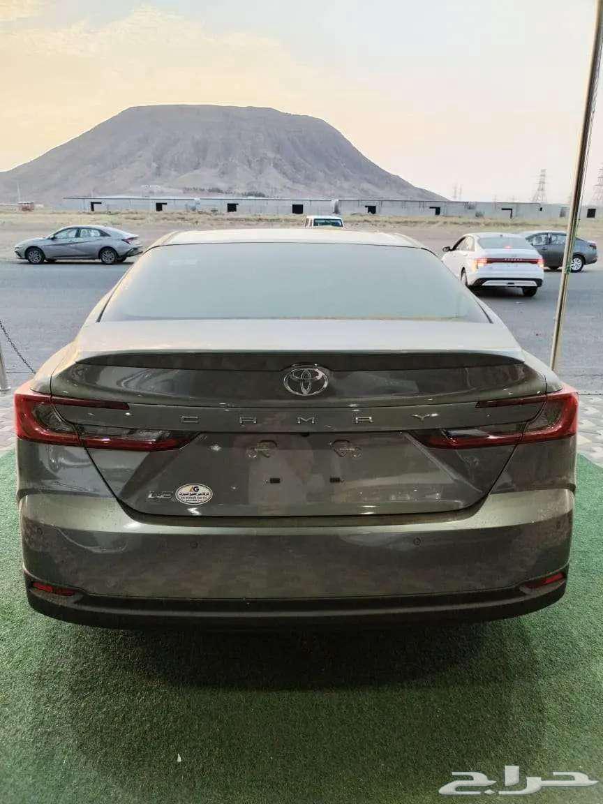كامري بنزين LE نص فل فتحة 2025 تيتانيوم63763733422593111