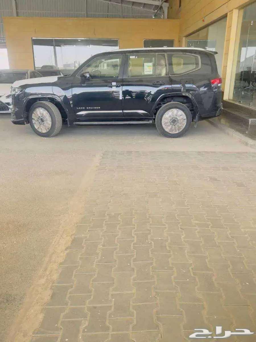 لاندكروزر جي اكس ار GXR L5 بنزين أسود خليحي 2024 لدى الحسن63728313485185111