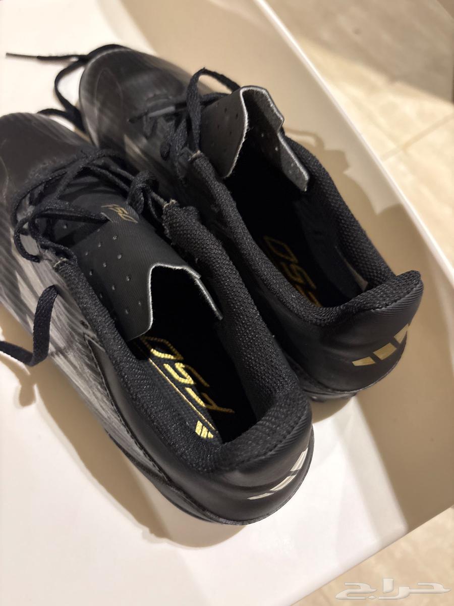 حذاء football للأولاد Adidas مقاس 6 uk اسود63680462898689110