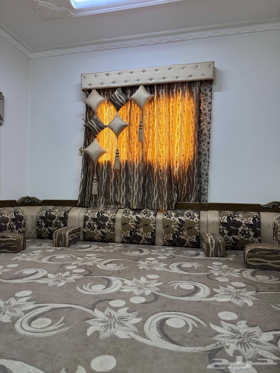 مجلس رجال ارضي شبه جديد مع الستاير63680729828227112