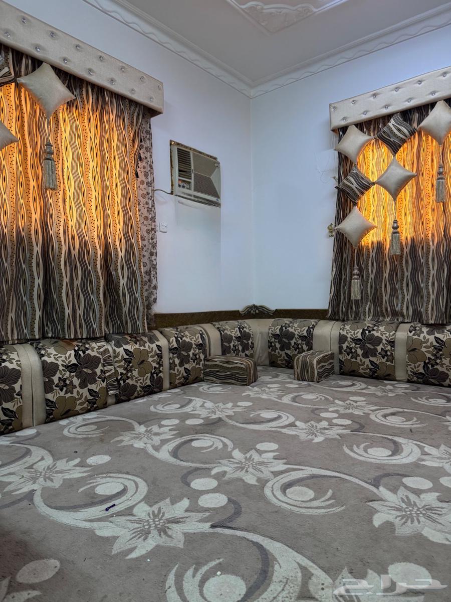 مجلس رجال ارضي شبه جديد مع الستاير63680729828227110
