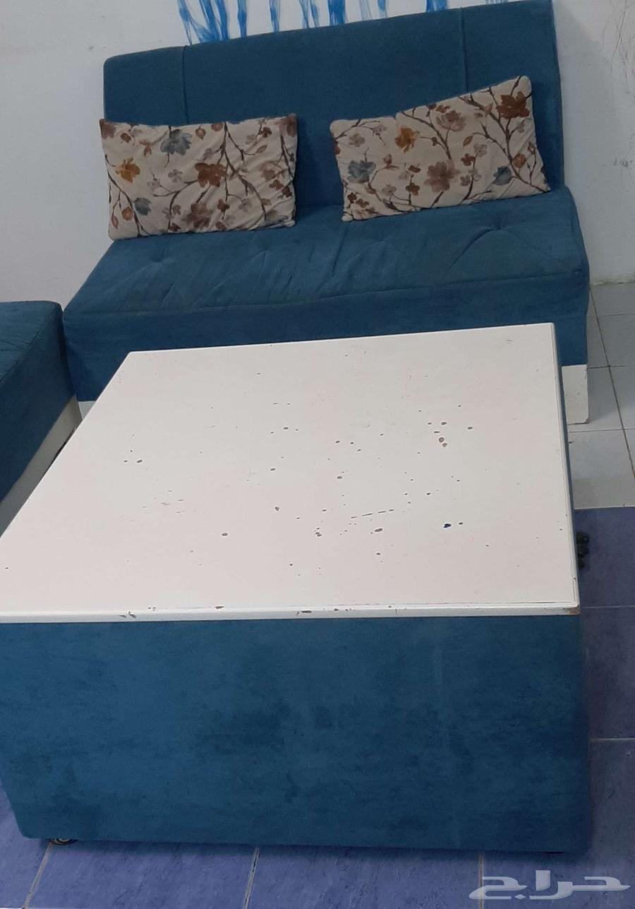 سرير أطفال خشبي وكنبة من 5 مقاعد للبيع63677173640449111