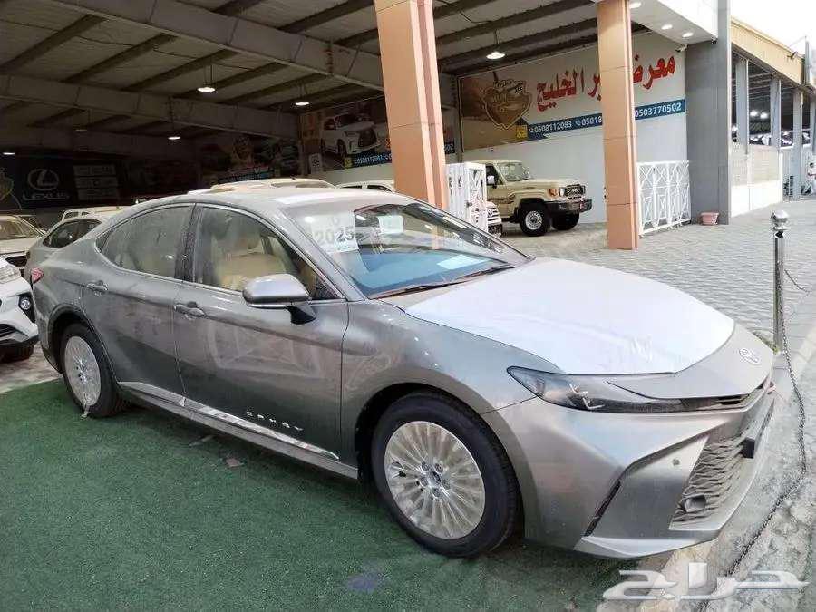 كامري بنزين LE نص فل فتحة 2025 تيتانيوم63763733422593110