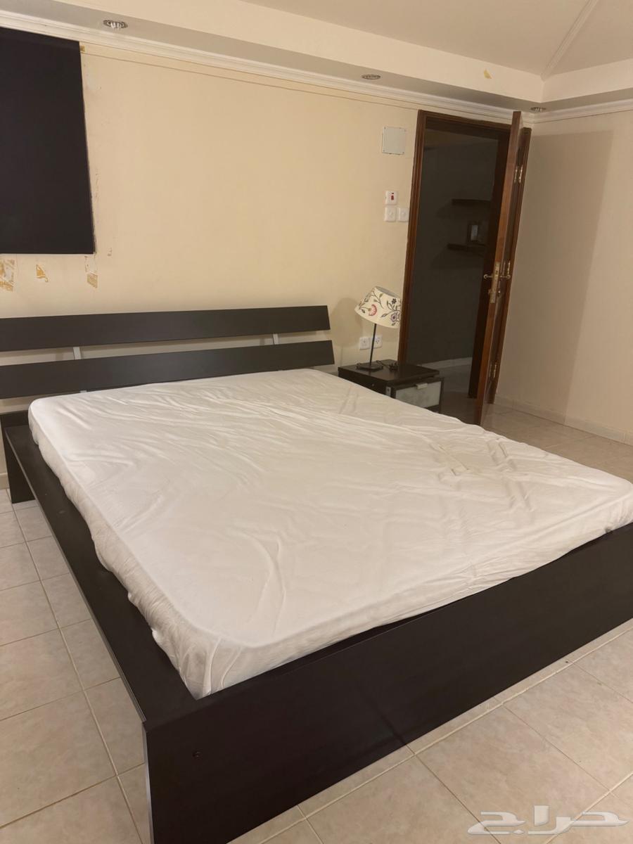 سرير نظيف وانيق .. مع مرتبه مريحة63706299787138110