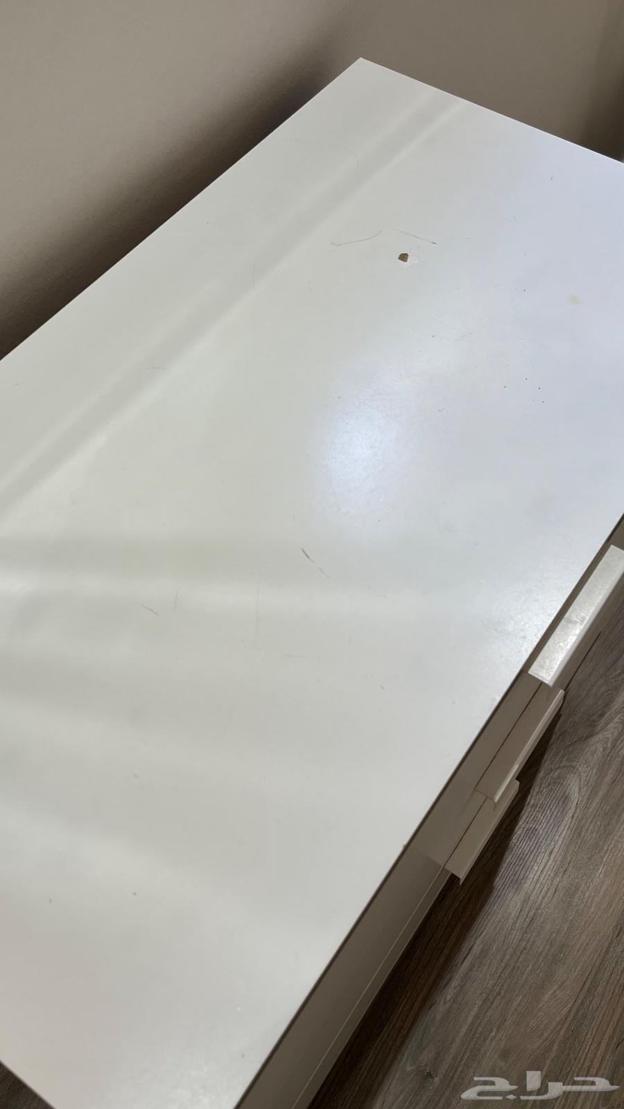 IKEA table and drawer cabinet63702600370689111