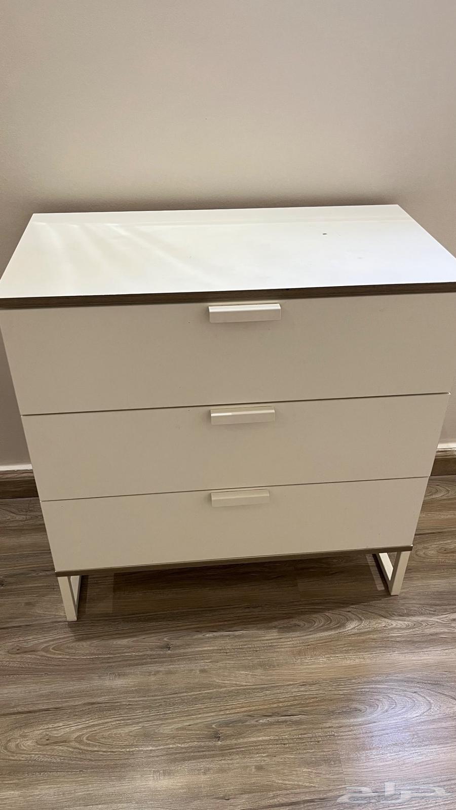 IKEA table and drawer cabinet63702600370689110