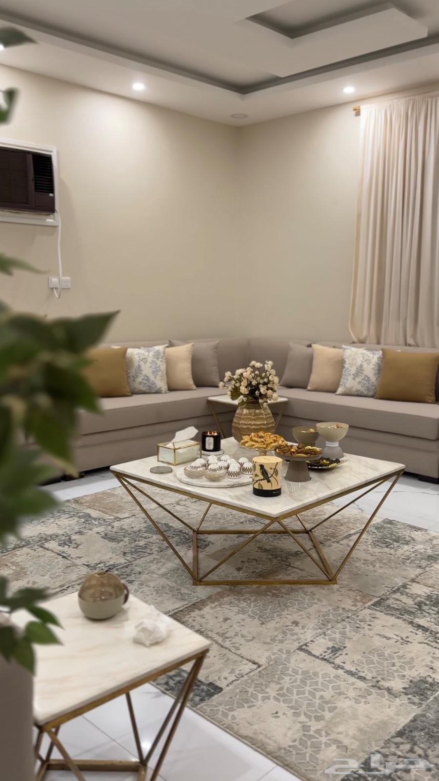 Large marble table with golden steel and four service tables63704748280195110