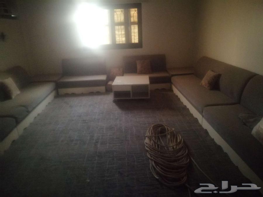 طقمين كنب وطاولات شبه جديد63702246258306110