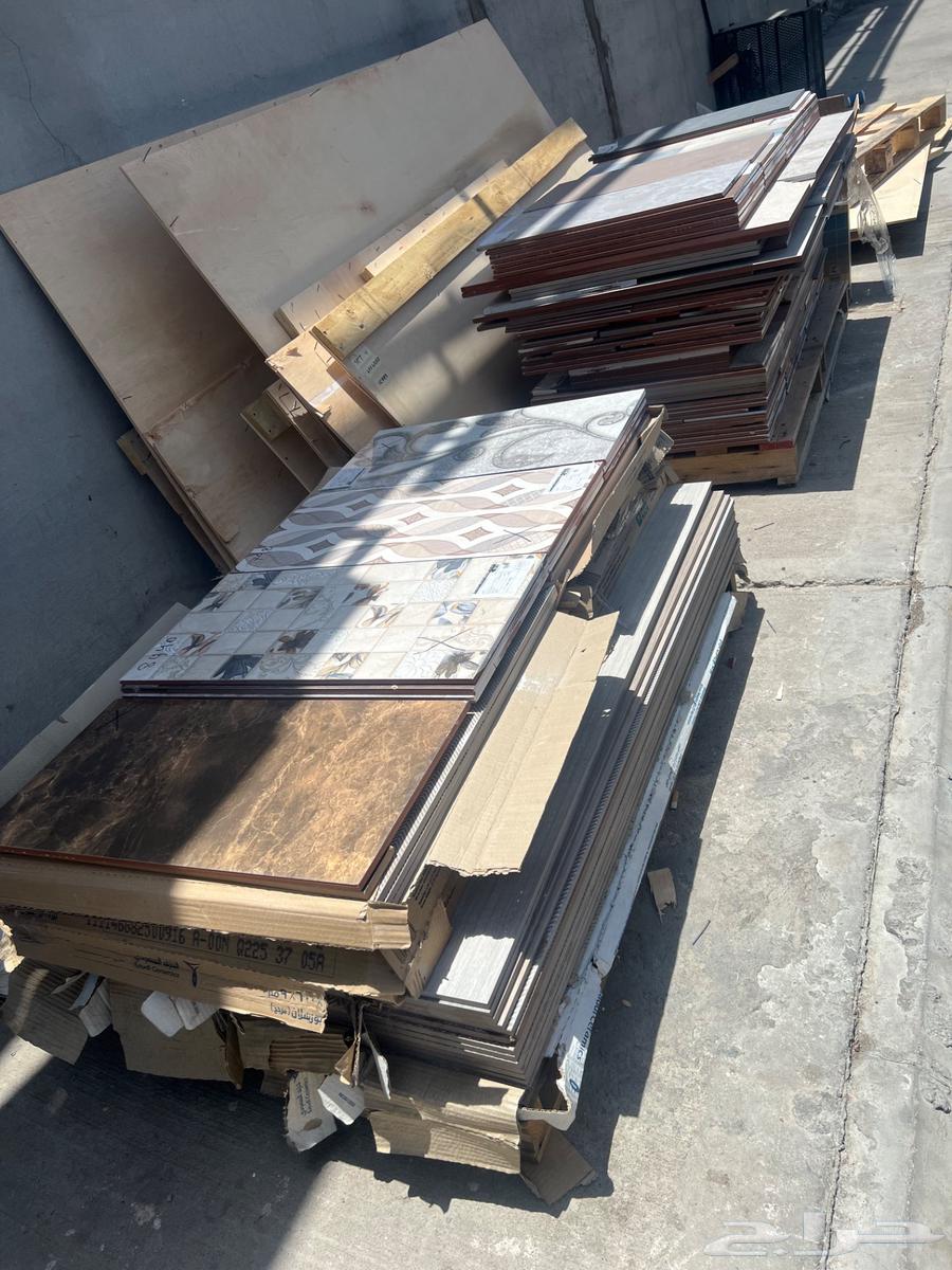 Two boxes of assorted tiles63710226210435110