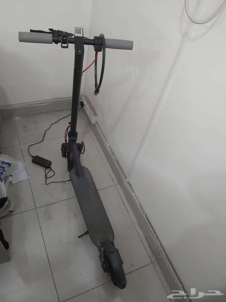 Xiaomi scooter, lightly used, in very good condition, with charger and lock63720036874627110