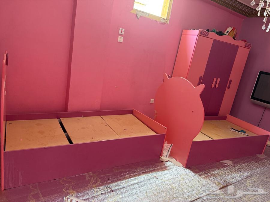 غرفة اطفال سريرين ودولاب ونجف وتلفزيونين ومدخل ونشافه ملابس63709199056898110