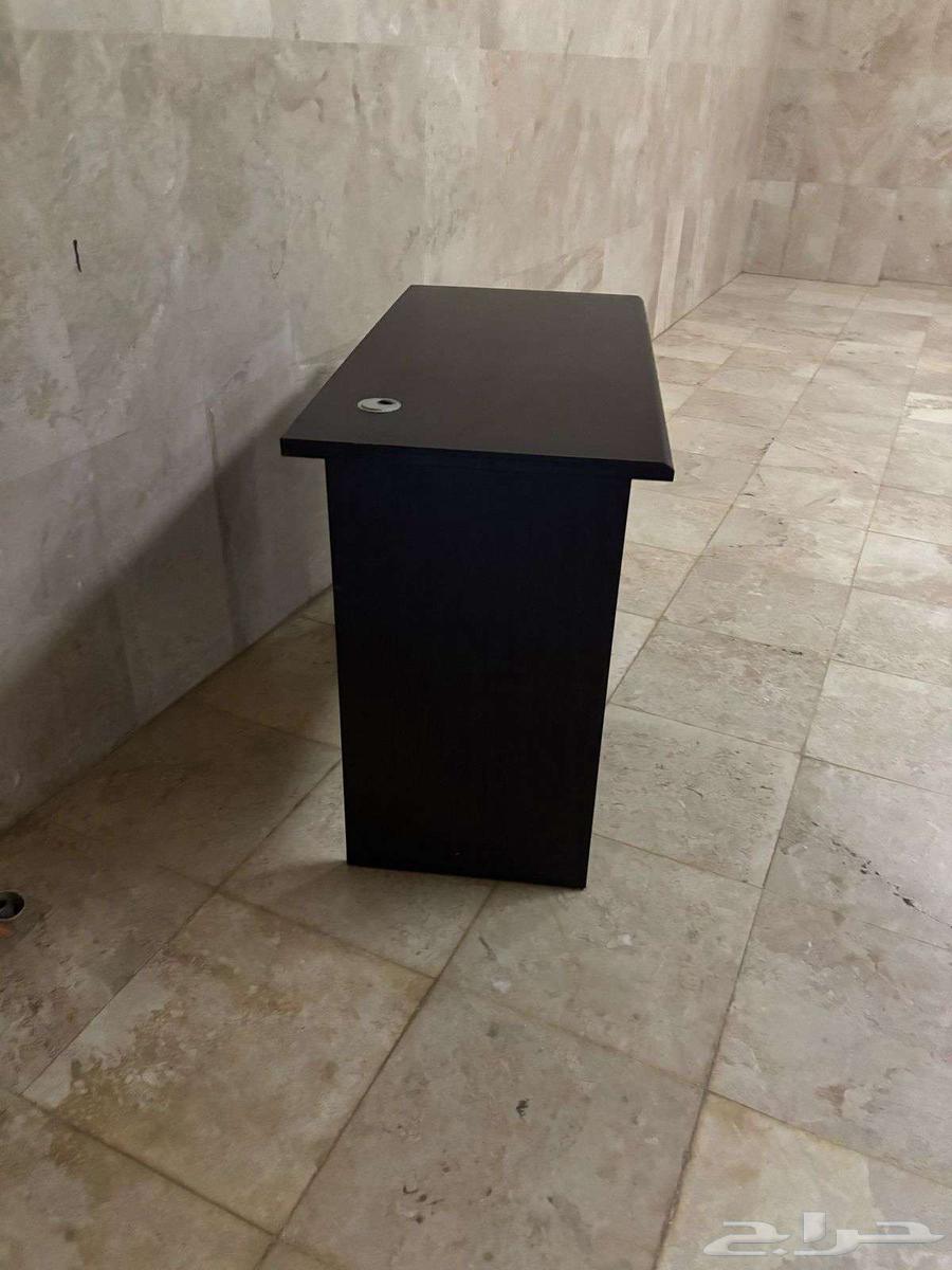 مكتب خشبي غامق جديد بالمدينة المنورة ب 350 ريال63726091909506114