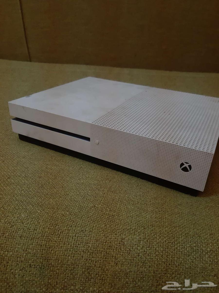 Xbox 1 s with one terabyte capacity, fully functional and in excellent condition63726276434433111