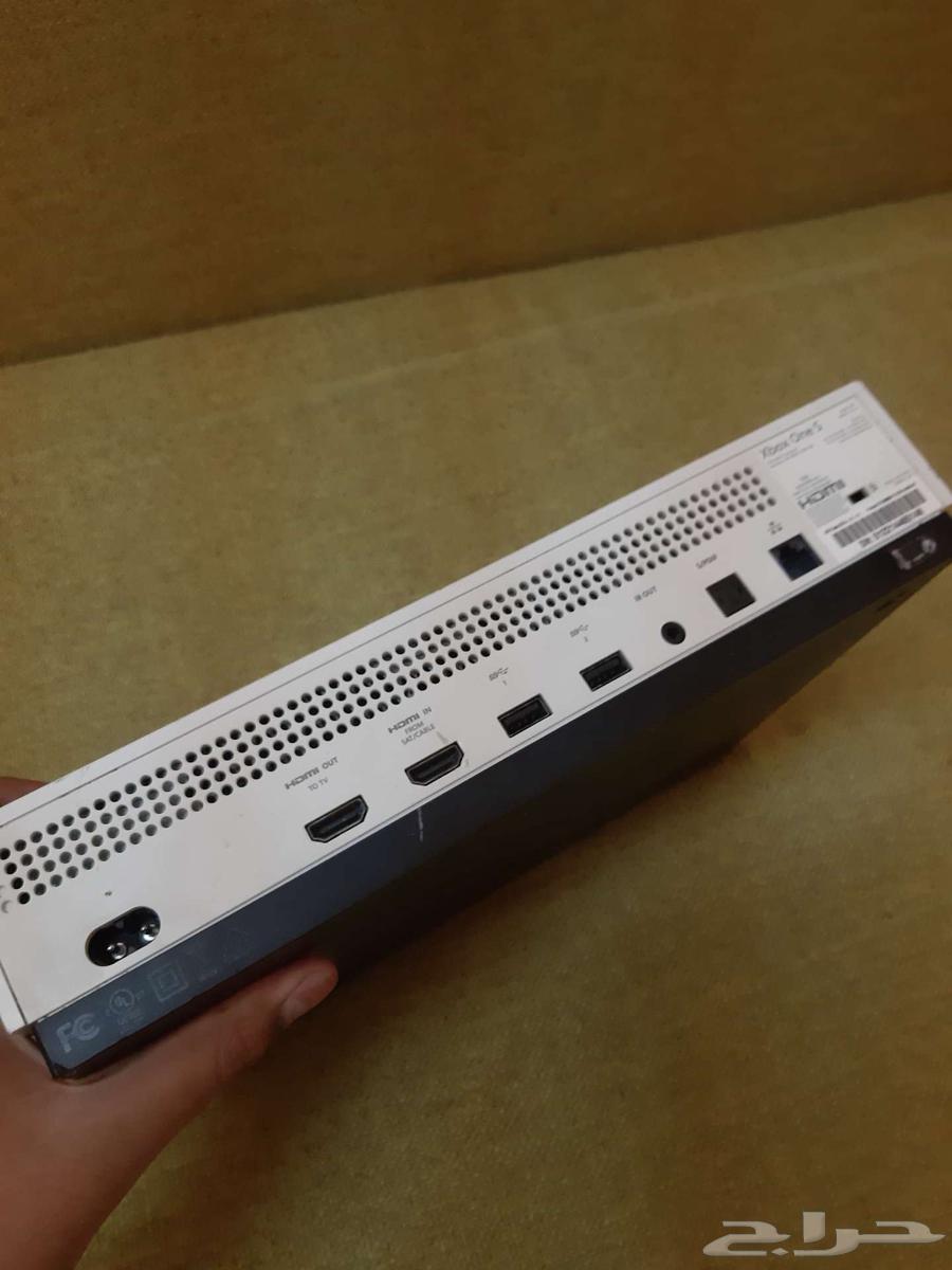 Xbox 1 s with one terabyte capacity, fully functional and in excellent condition63726276434433110