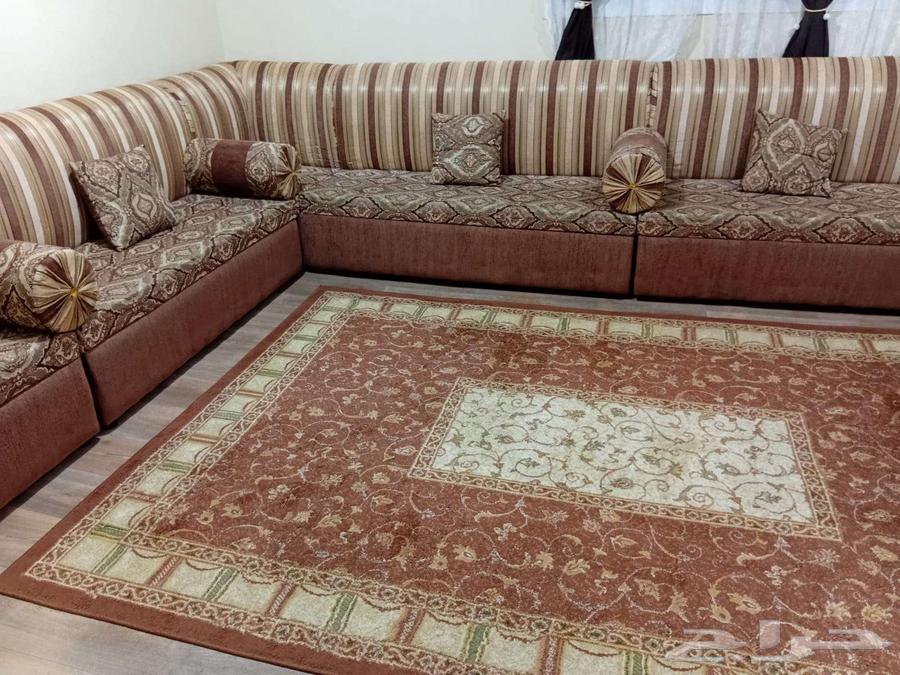 كنب نظيف للبيع مع الطاولة والسجادة63720483223938111