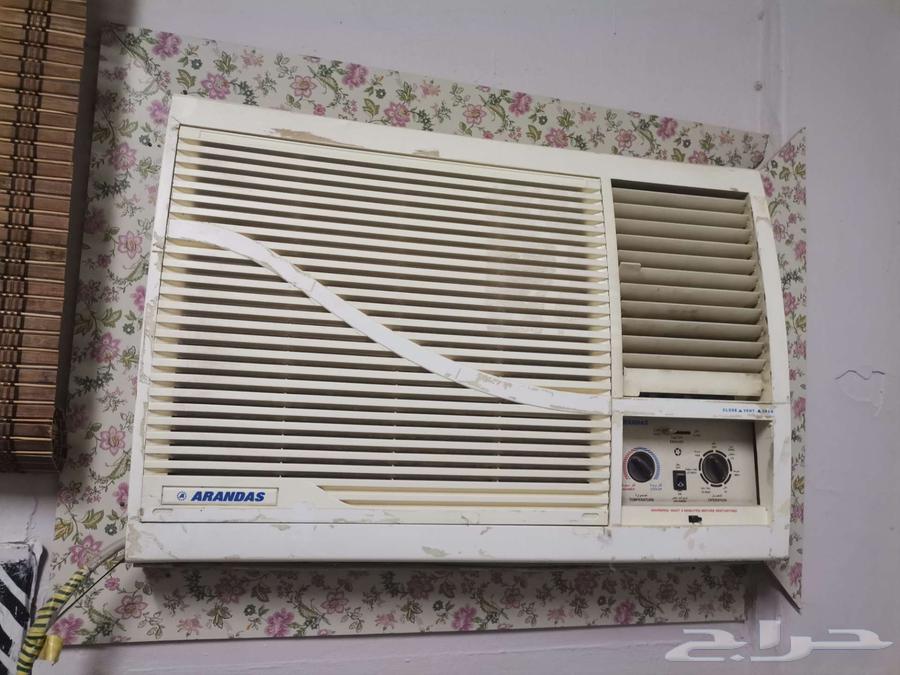 Window air conditioner for sale, good condition, heating and cooling, simple use63722617518721112