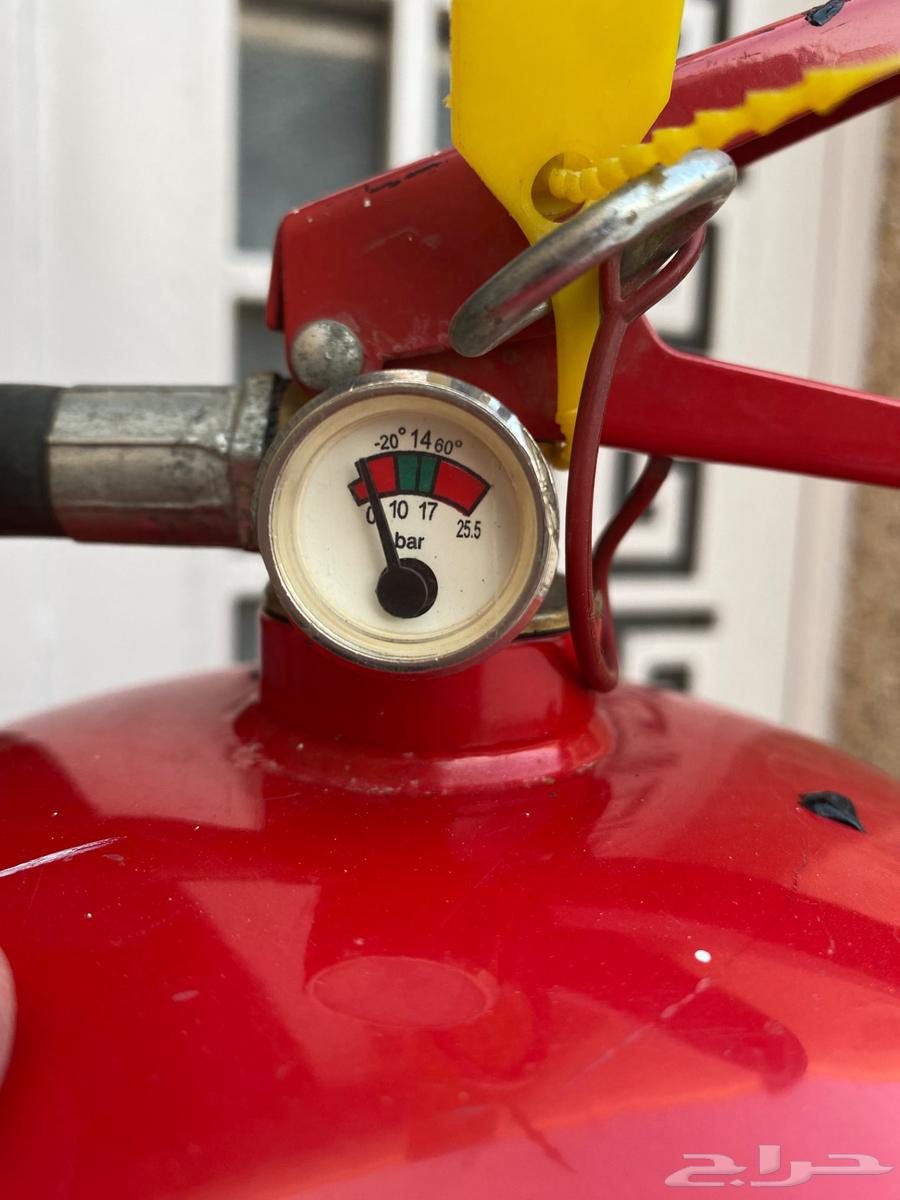 Fire extinguishers, fire buckets, mirror, and lamp63730503781121113