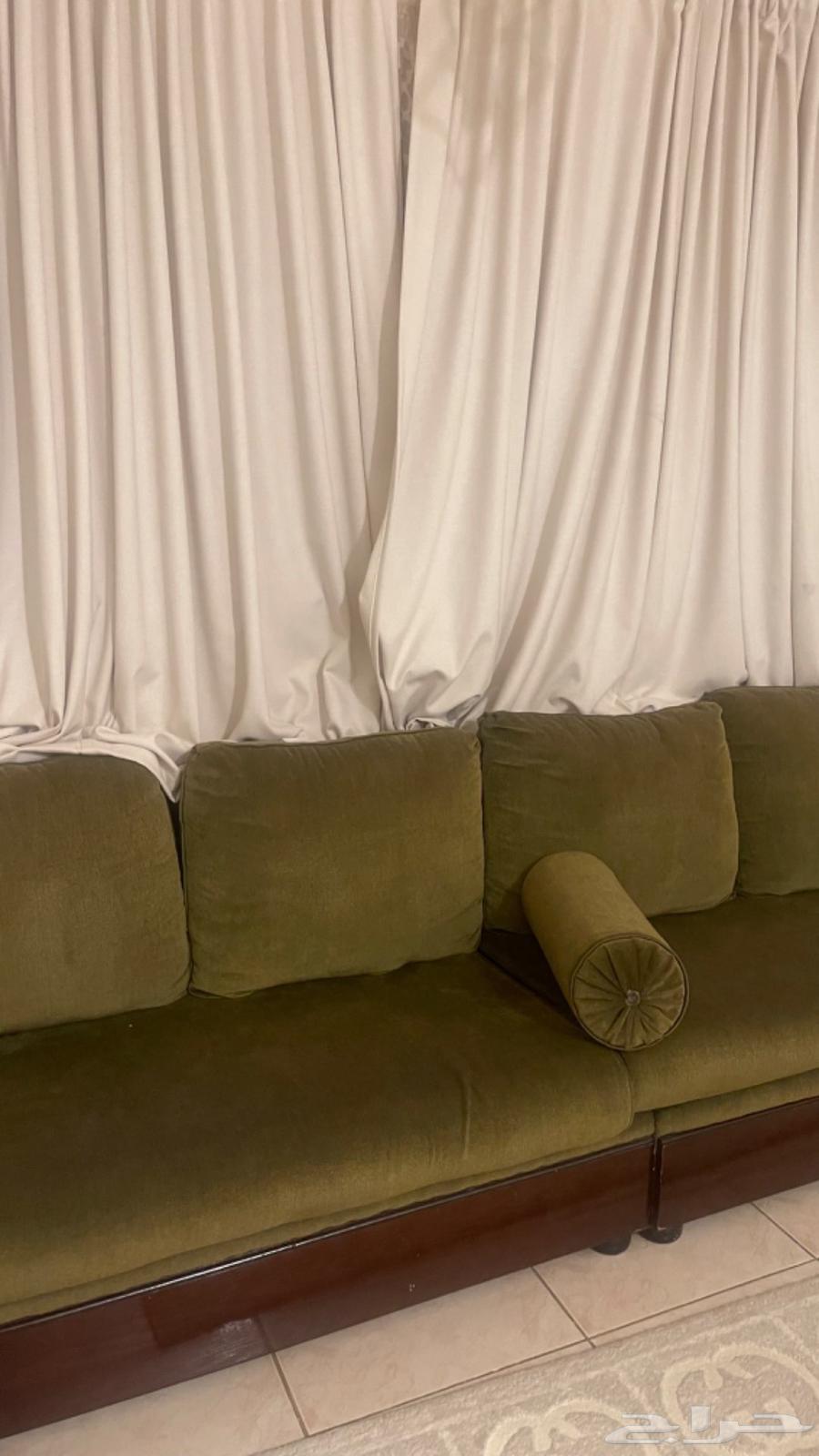 Sofa and table63730500197762114