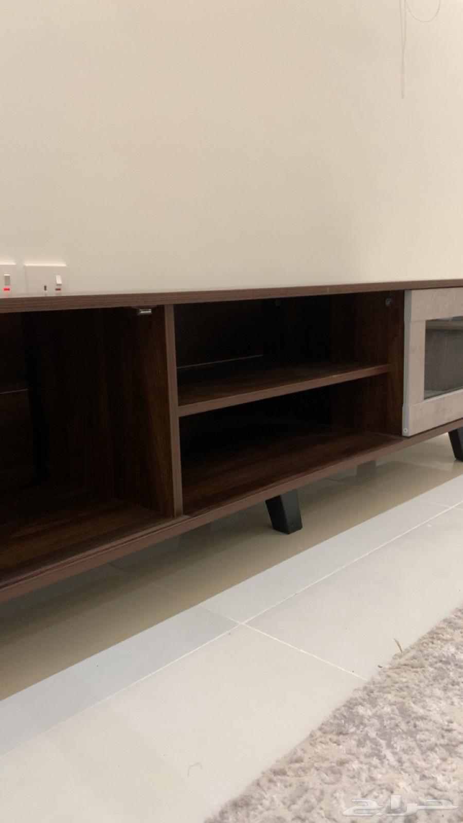 طاولة تلفزيون شبه جديدة63731344513666113