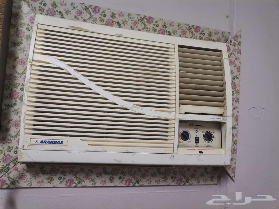 Window air conditioner for sale, good condition, heating and cooling, very light use63732842462978112