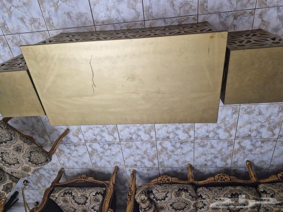 كنب ملكي للبيع. مع طاولاته وطاولة سفرة معها 8 كراسي ولوحة63735654587521114