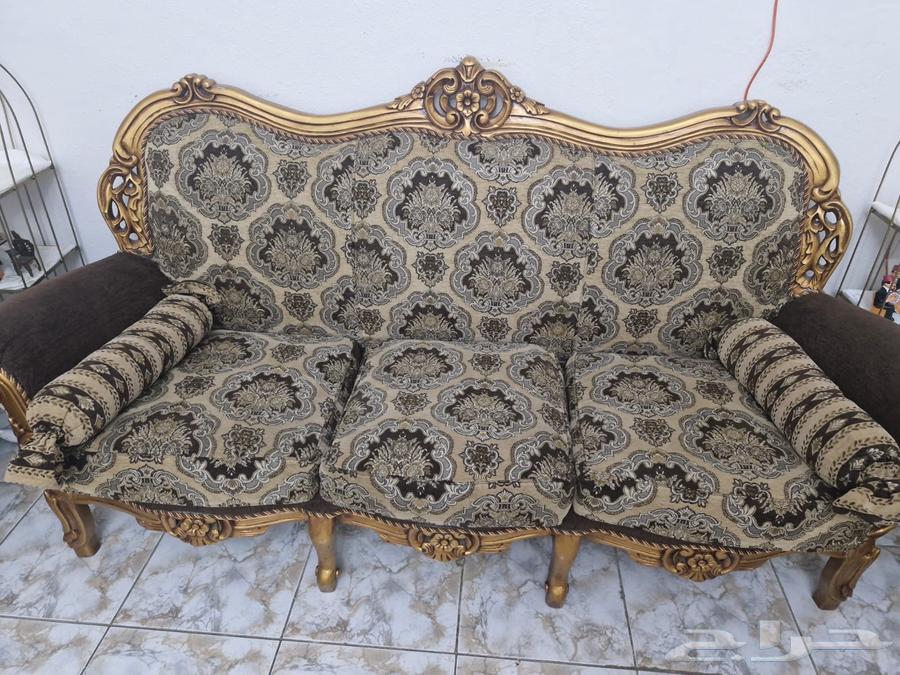 كنب ملكي للبيع. مع طاولاته وطاولة سفرة معها 8 كراسي ولوحة63735654587521113