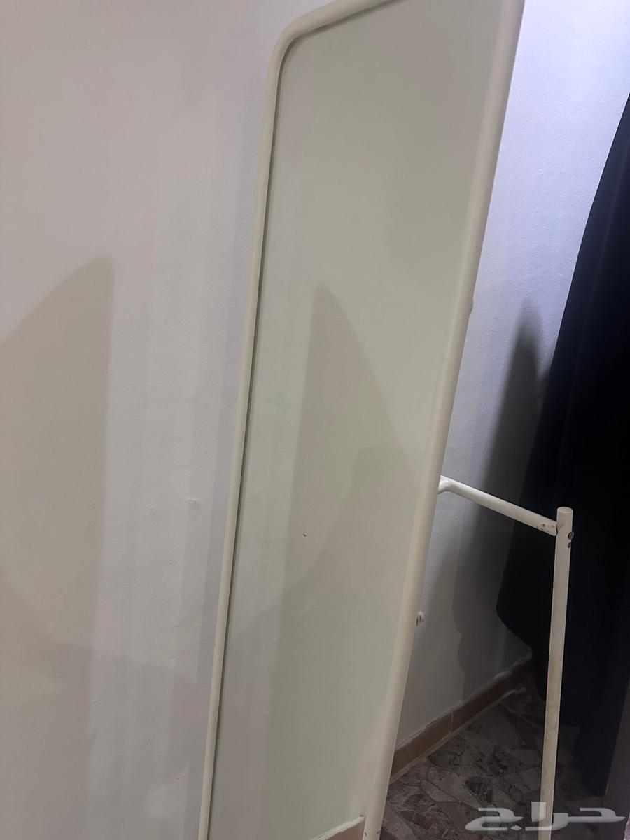 مرايه. وطاوله من ايكيا نظيفه63748363176707111