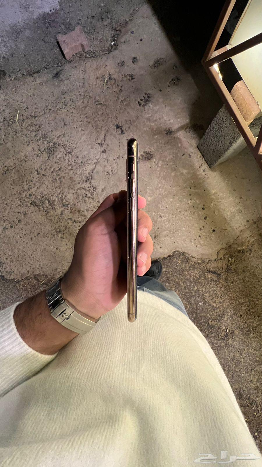 X Max phone in very clean condition63726183926659112