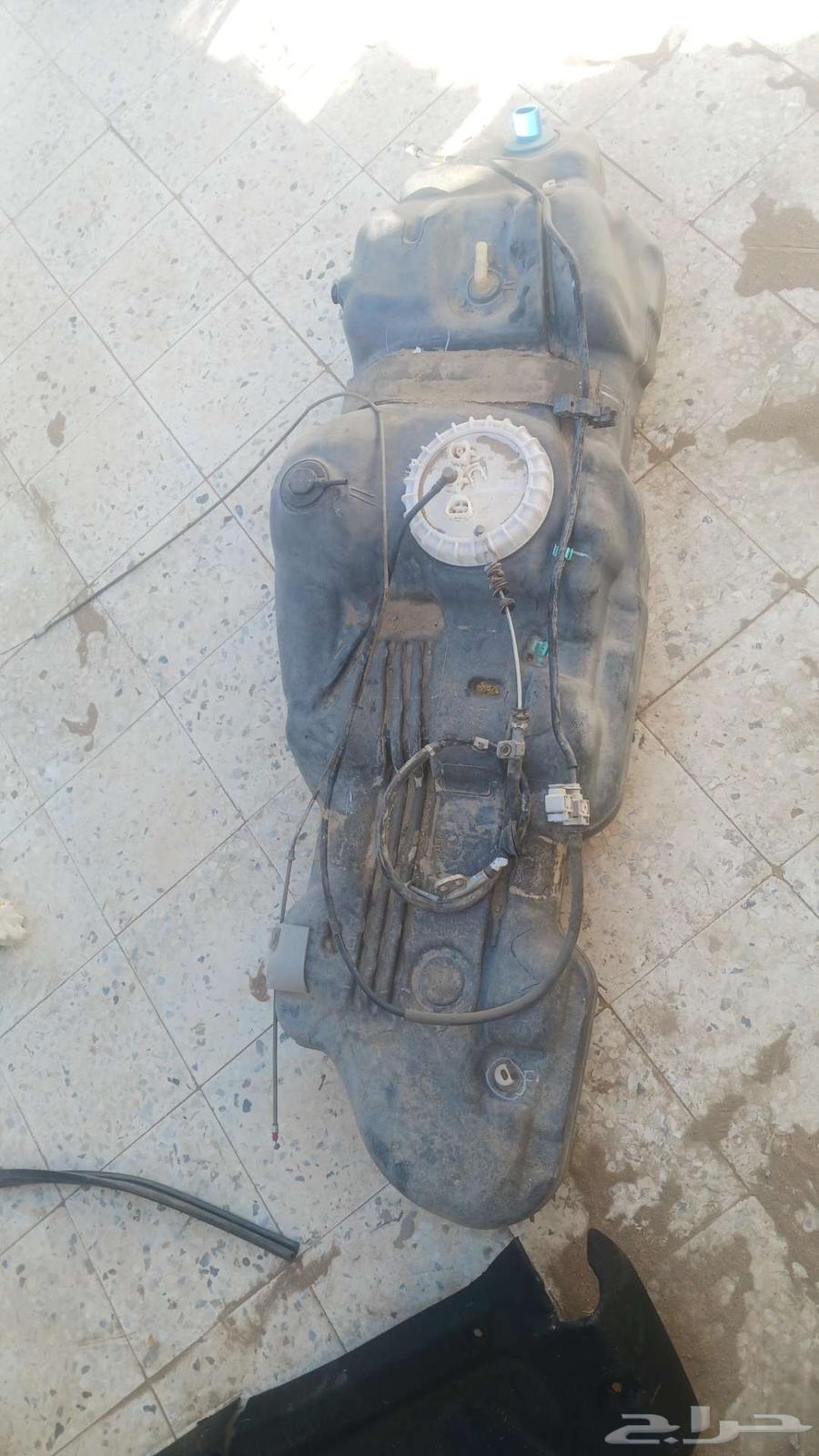 Fuel tank with accessories63845247390467113