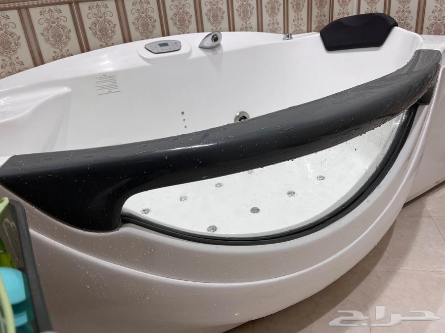 Clean, lightly used jacuzzi63745349856642110