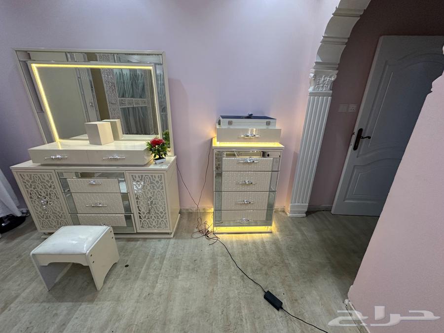 8-piece bedroom set, used, almost new (sold)63746206335874112
