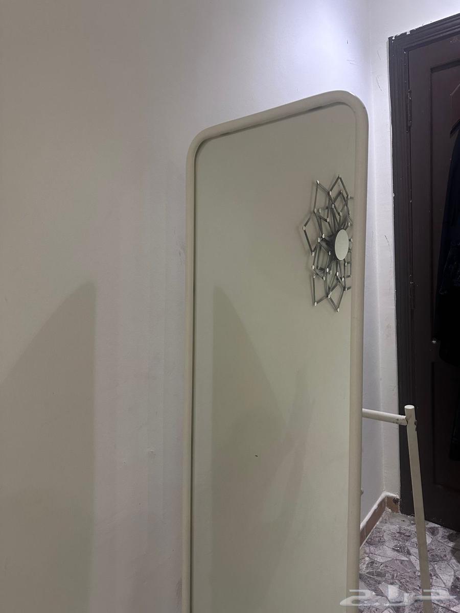 مرايه. وطاوله من ايكيا نظيفه63748363176707110