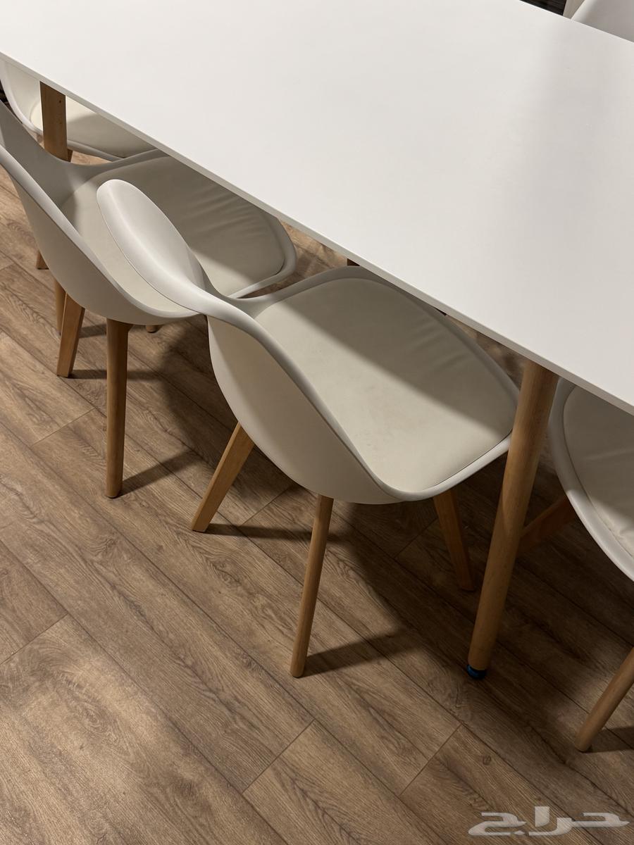 Dining table and 6 new chairs63678654432130112