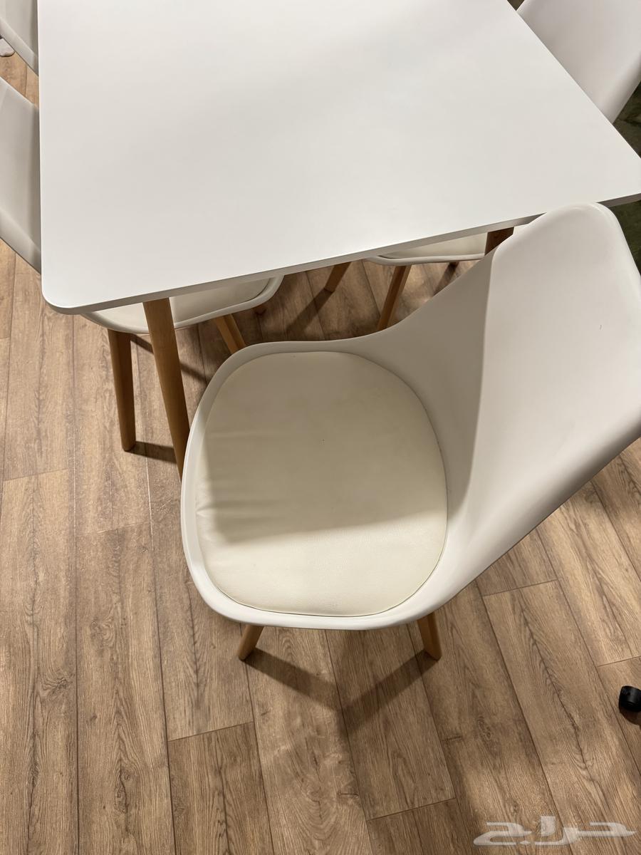 Dining table and 6 new chairs63678654432130110