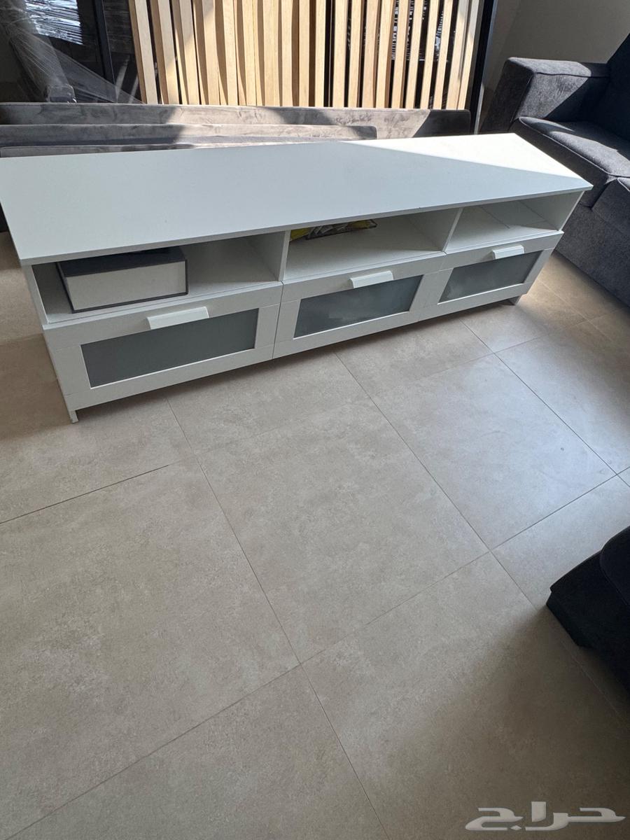طاولة للتلفزيون اللون ابيض63769812445697110