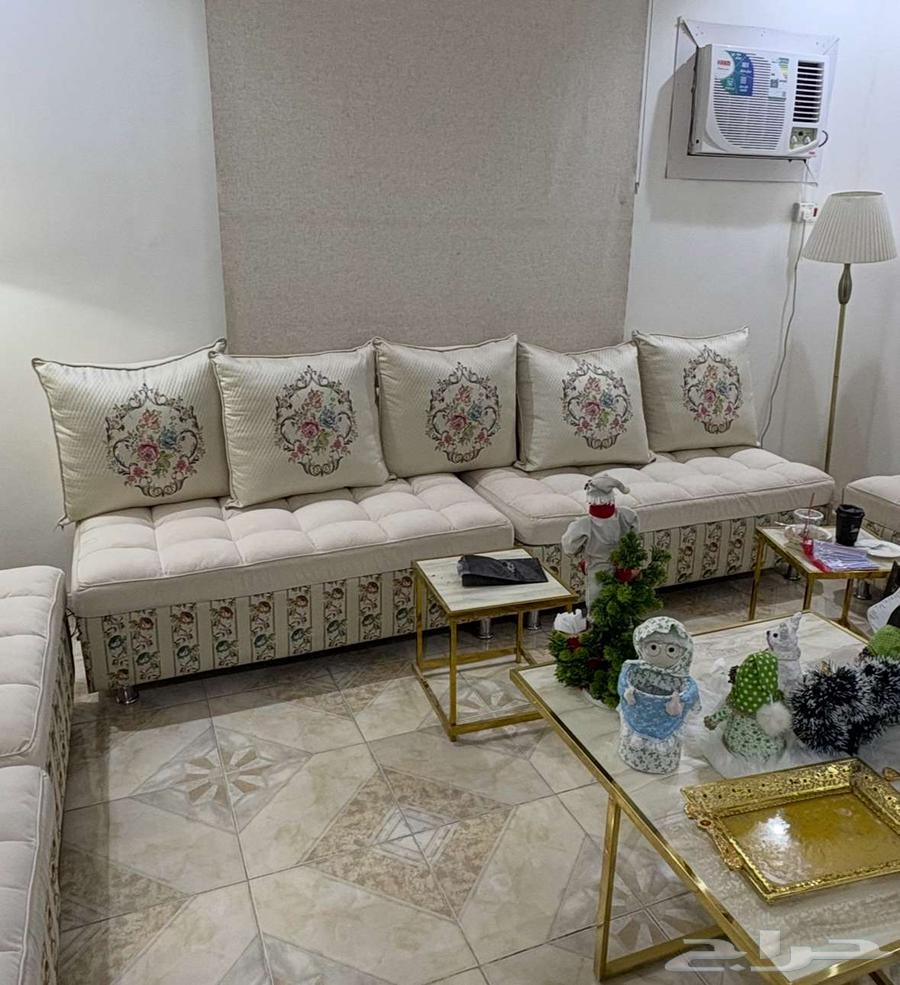 كنب مجلس ابيض نظيف63769323649537110