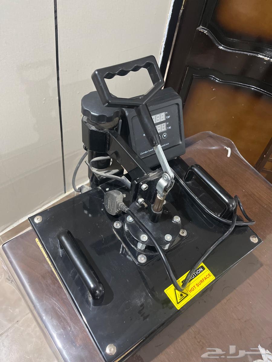 A thermal press that rotates 180 degrees with high temperature.63784215434498110