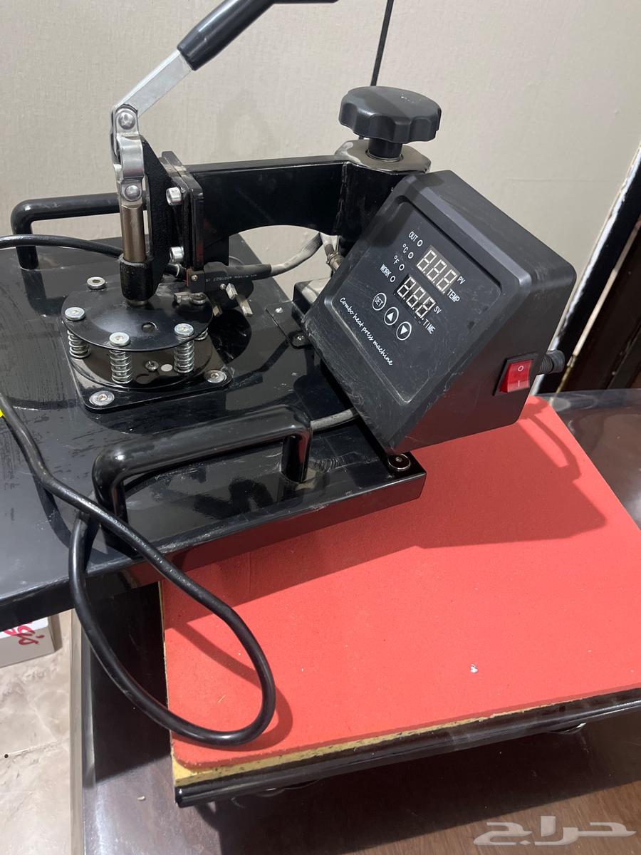 A thermal press that rotates 180 degrees with high temperature.63784215434498111