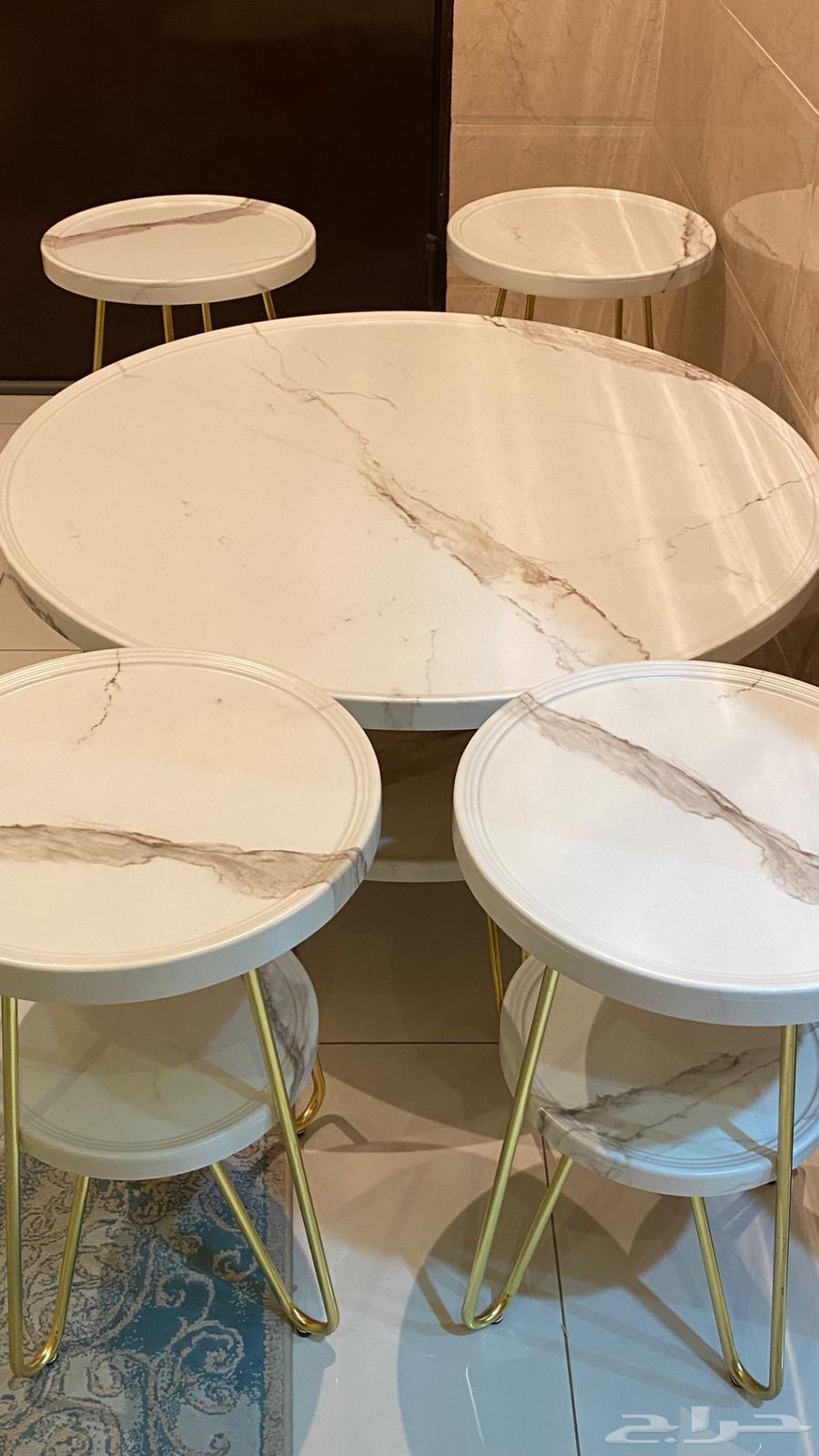 Large table with four service tables63779904167939112