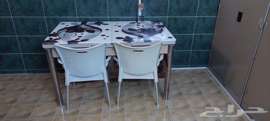 Dining table with two chairs, price limit 250, end63778862604803111