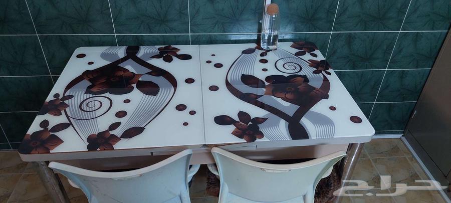 Dining table with two chairs, price limit 250, end63778862604803110