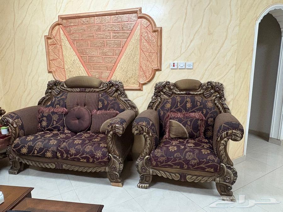 كنب وطاولات مستخدمه للبيع63784215560963112