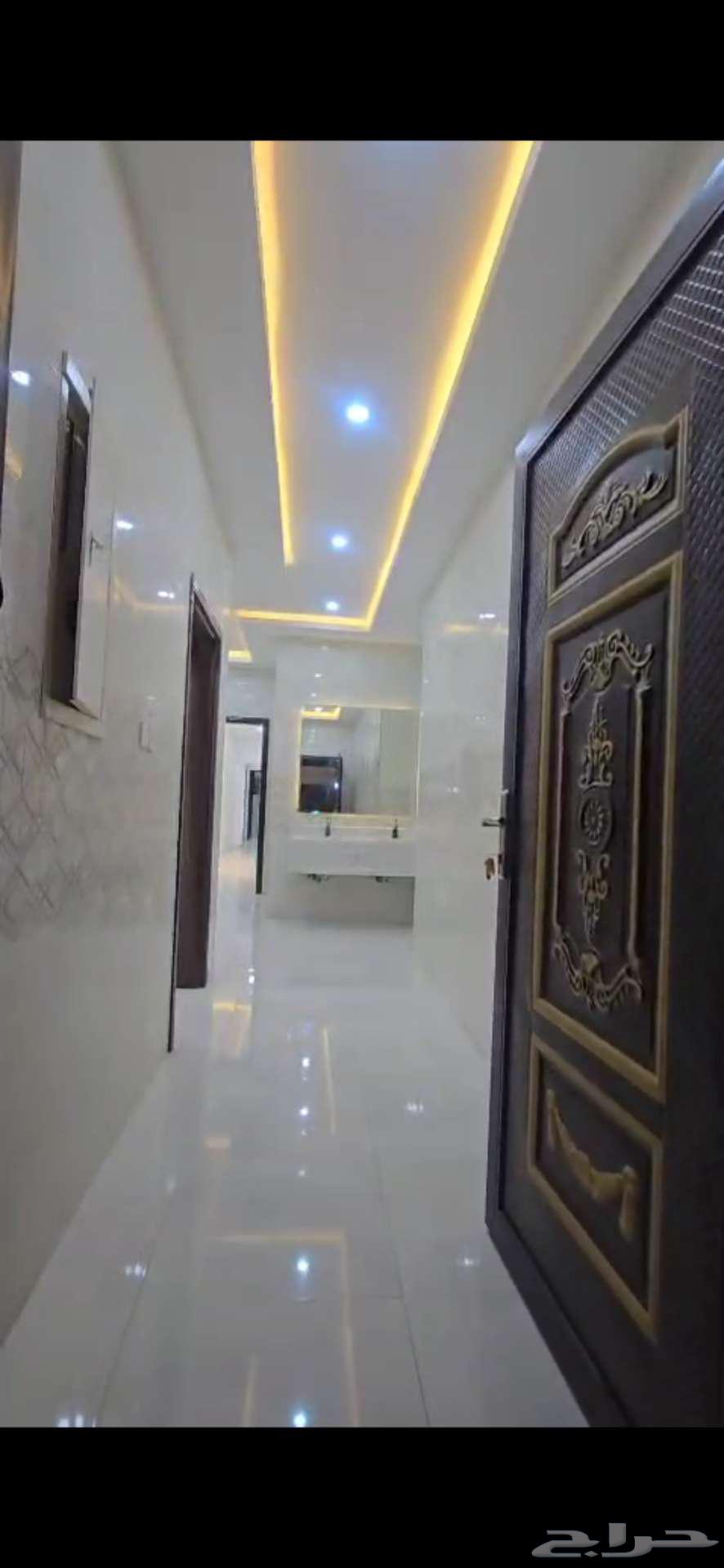 للبيع شقة ارضية مساحة كبيره مع مشب63613344703363111