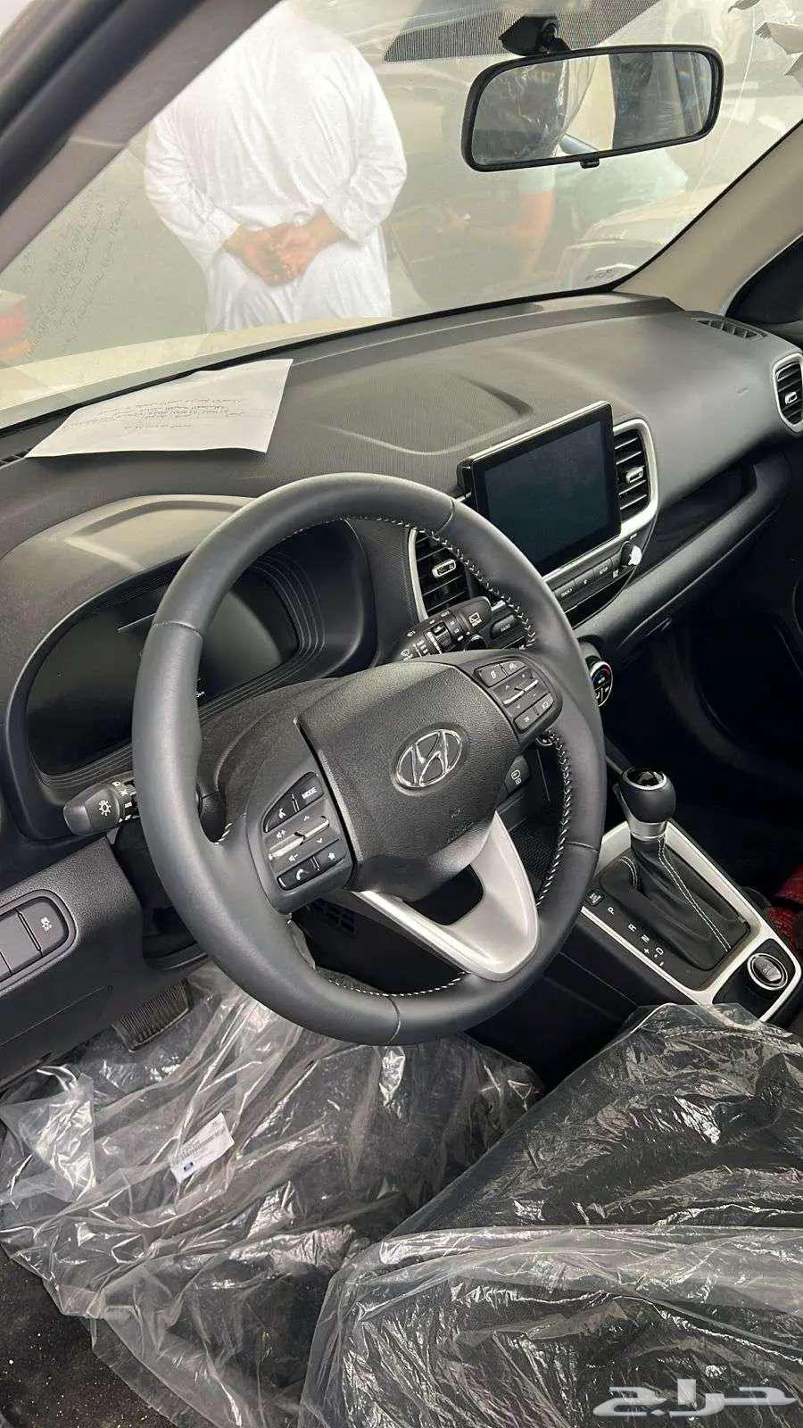 Hyundai Venue Premium Top Model 2024 Cash and Bank63976541098627114