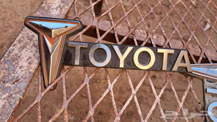 Toyota Hilux 85 84. and 79. 81 front grille mark63972030190211111