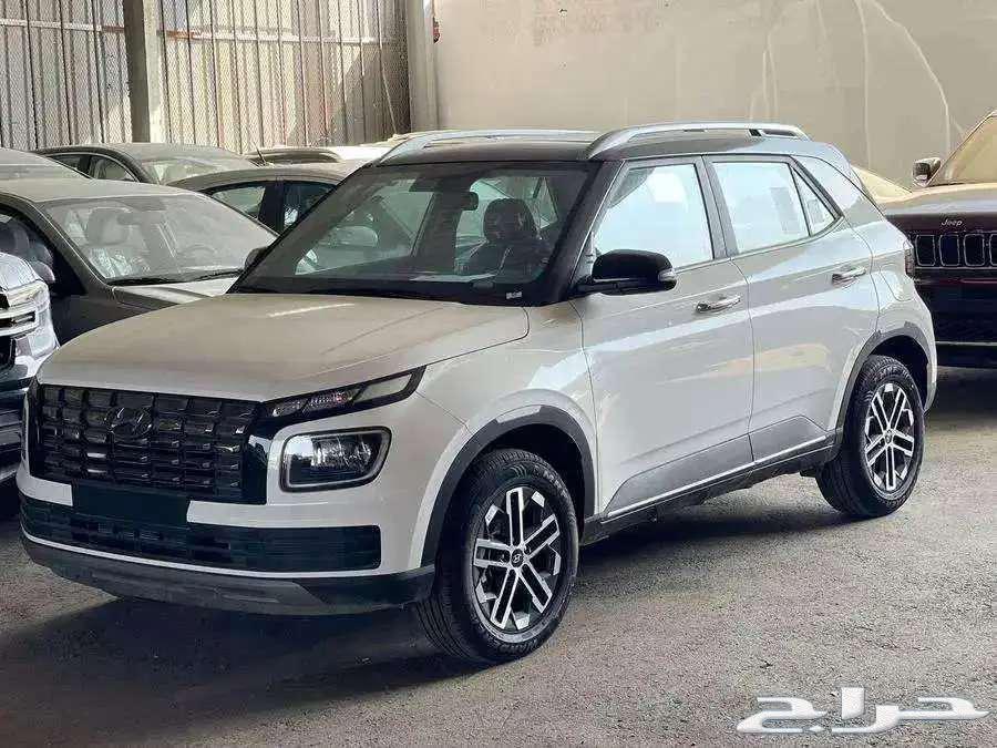 Hyundai Venue Premium Top Model 2024 Cash and Bank63976541098627110