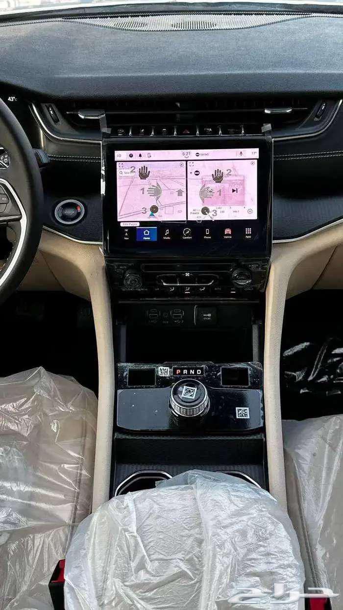 جراند شيروكي 2025 لاريدو استاندر63618047035266113