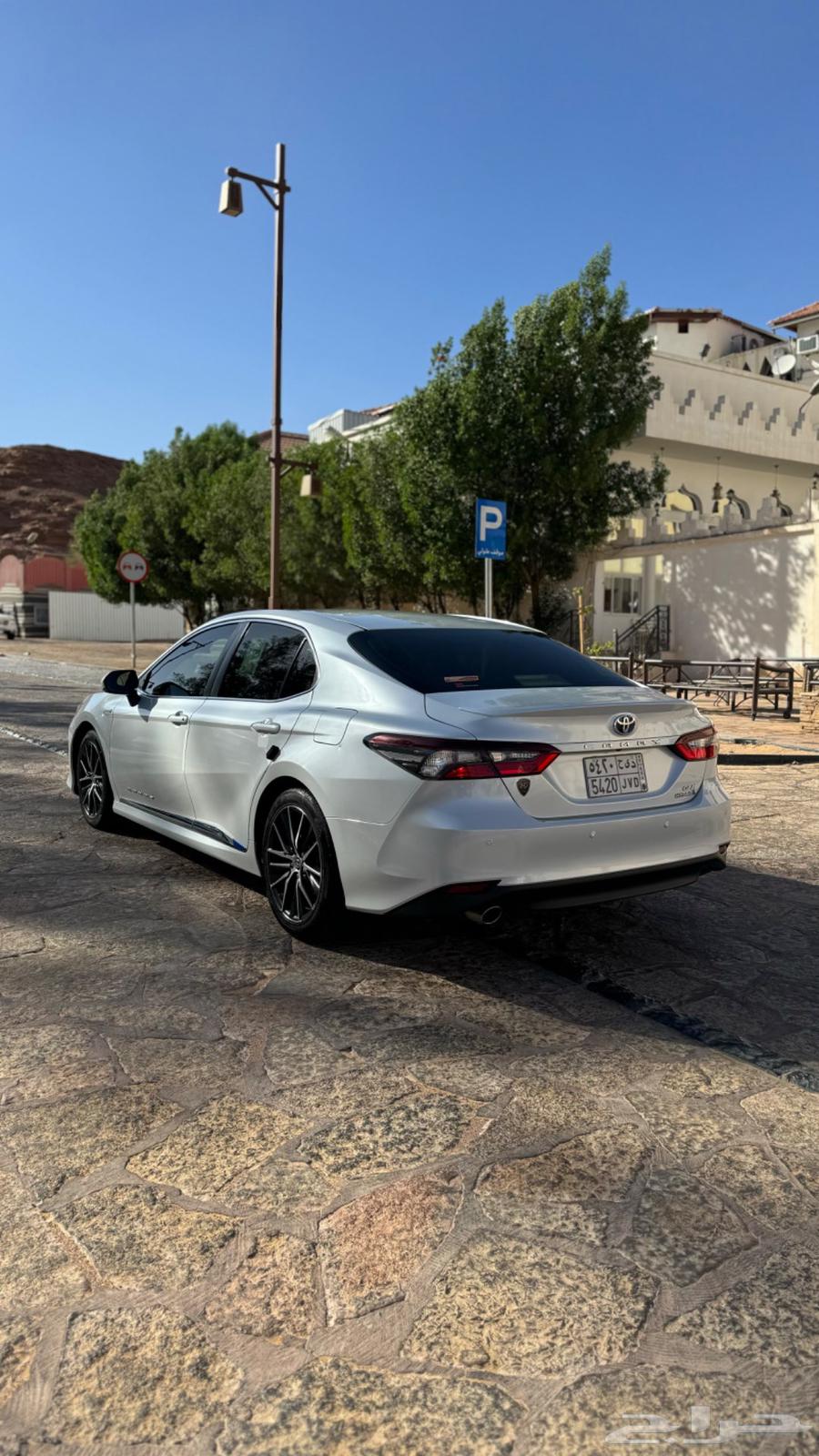2021 Camry Hybrid GLE, agency condition.64022411068419112