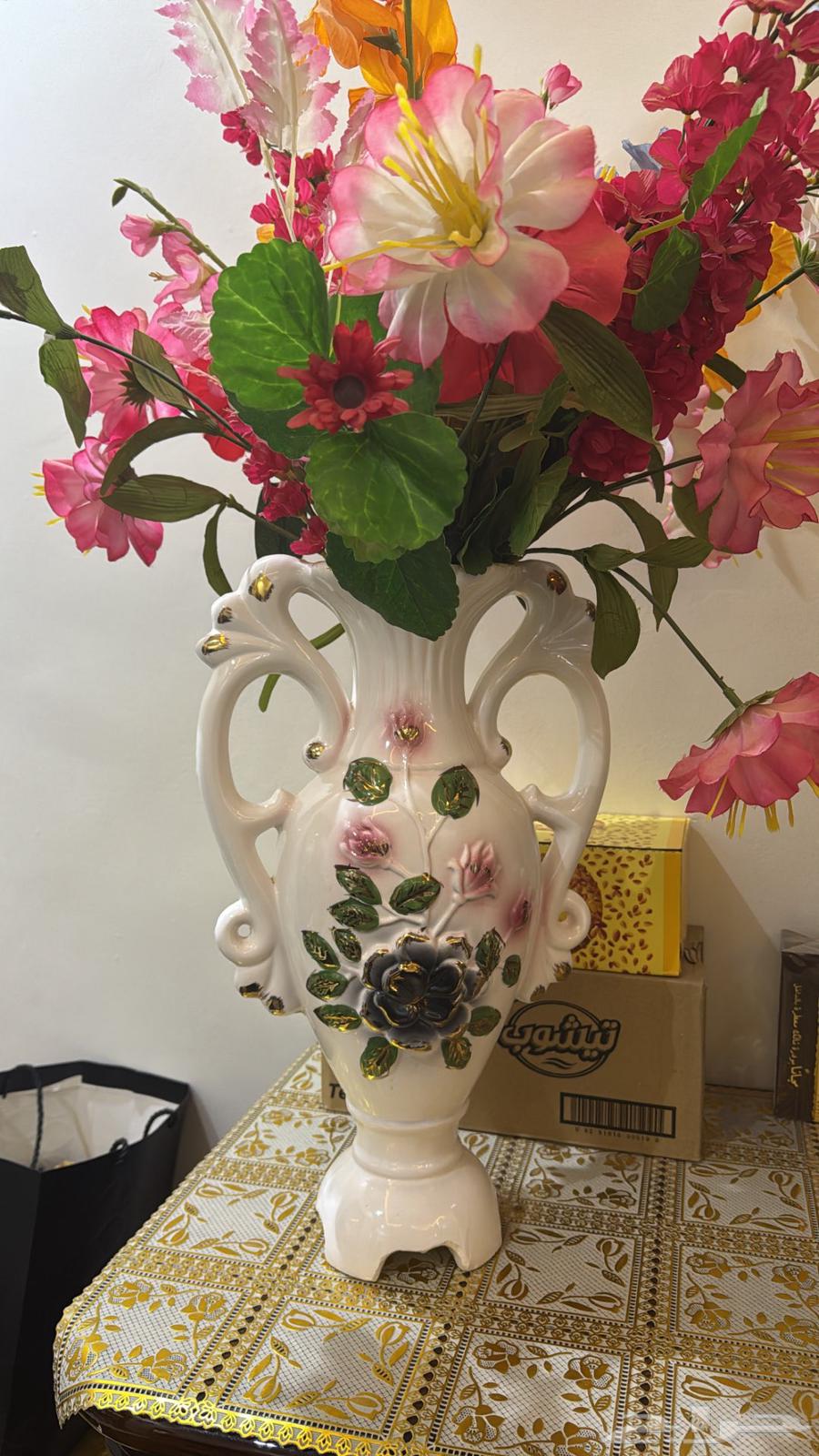 Ceramic vase gift from 1389, approximately 58 years old63839635663875111