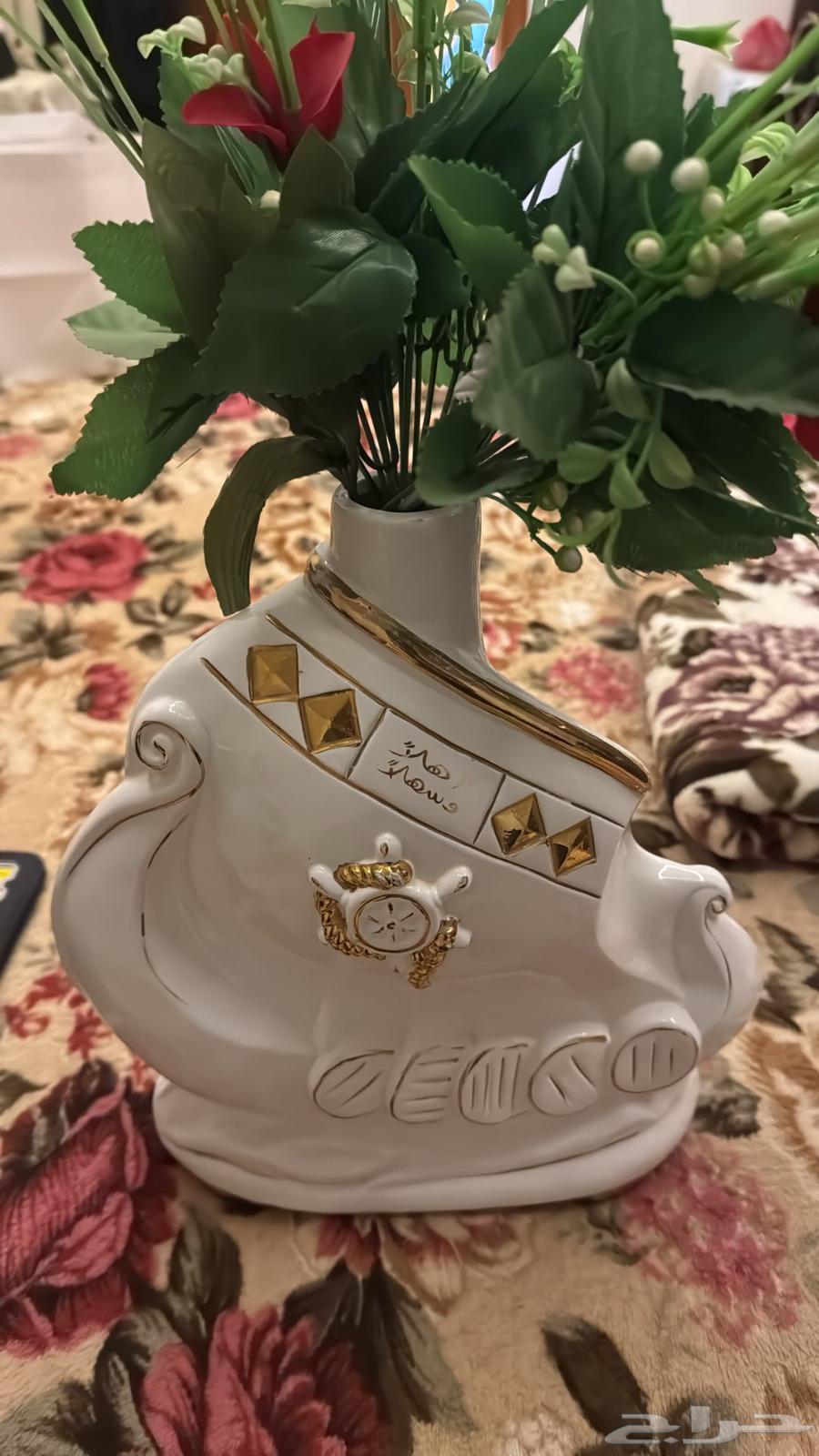 Ceramic vase gift from 1389, approximately 58 years old63839635663875110